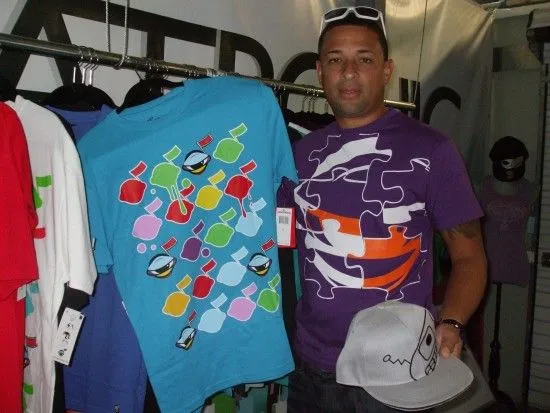Telemundo 33 » La línea de ropa “Akolatronics” se expande gracias ...