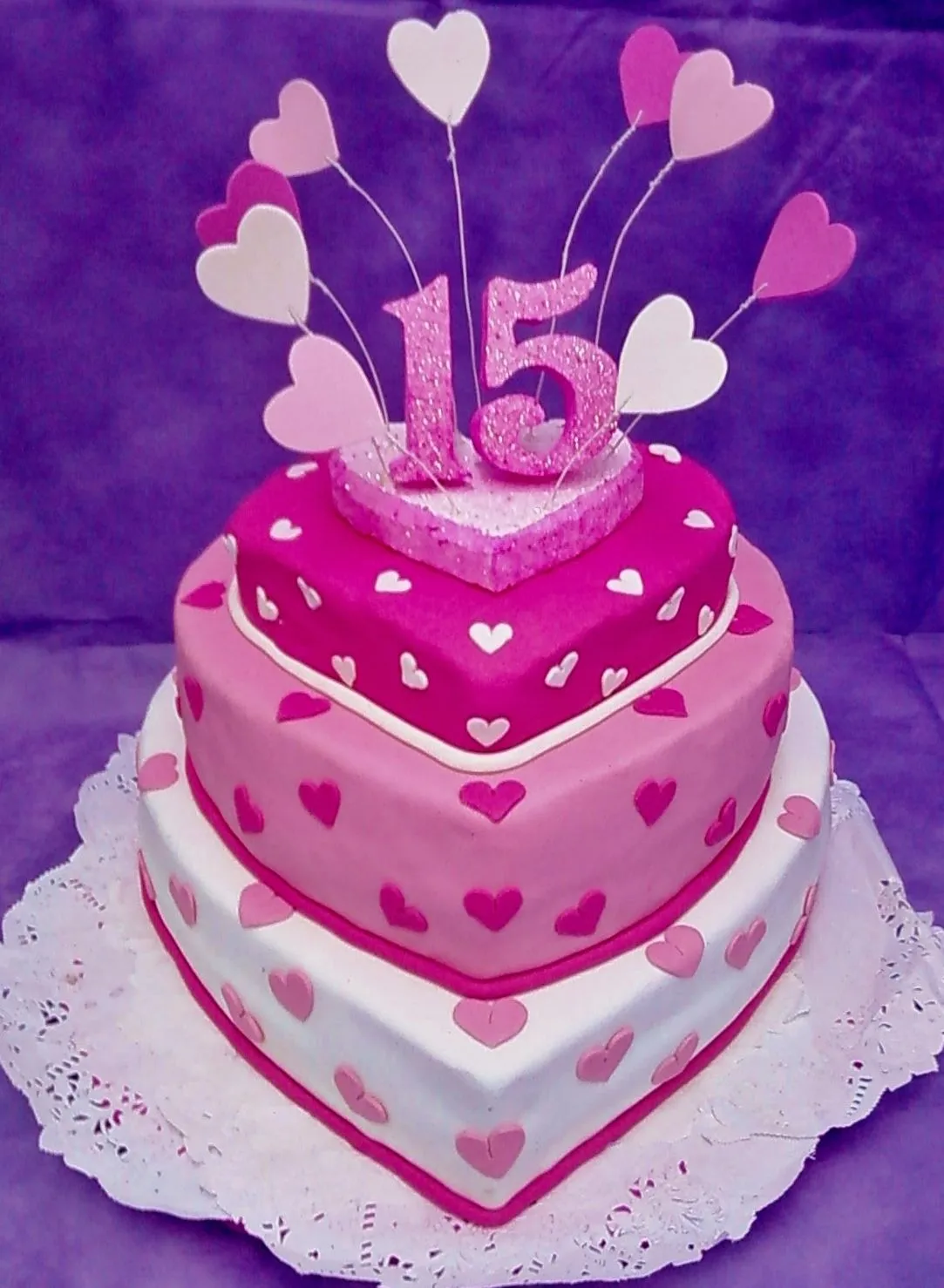 Nuevas Tendencias en Decoración de Tortas: Tortas de 15 Años Nuevas Tendencias en Decoración de Tortas: Tortas de 15 Años