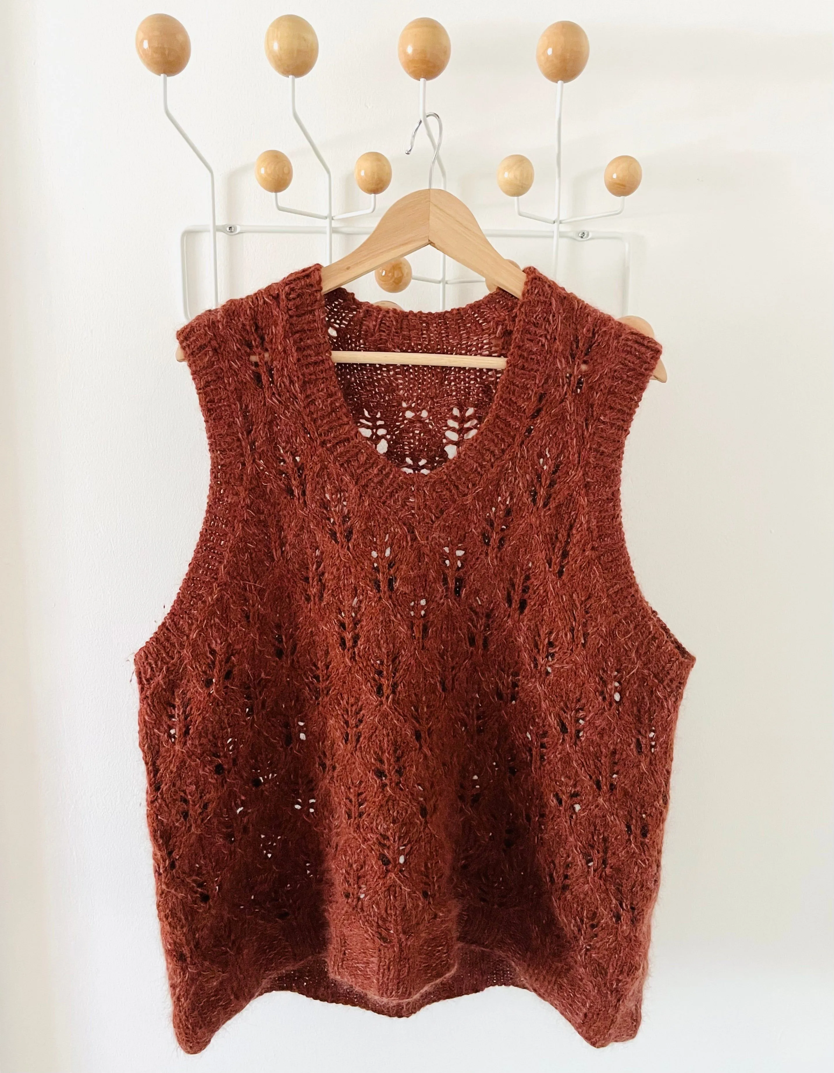 Tendencias de Tejido: Sweaters Sin Mangas (Vests) – Cabeza de Alfiler Tendencias de Tejido: Sweaters Sin Mangas (Vests) – Cabeza de Alfiler