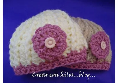 Terminé un par de gorritos para las gemelas recién nacidas de una ... Terminé un par de gorritos para las gemelas recién nacidas de una ...