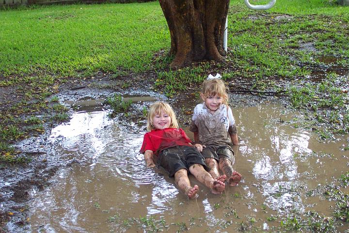 The English Word of the Day: Puddle | SpanishDict Answers The English Word of the Day: Puddle | SpanishDict Answers