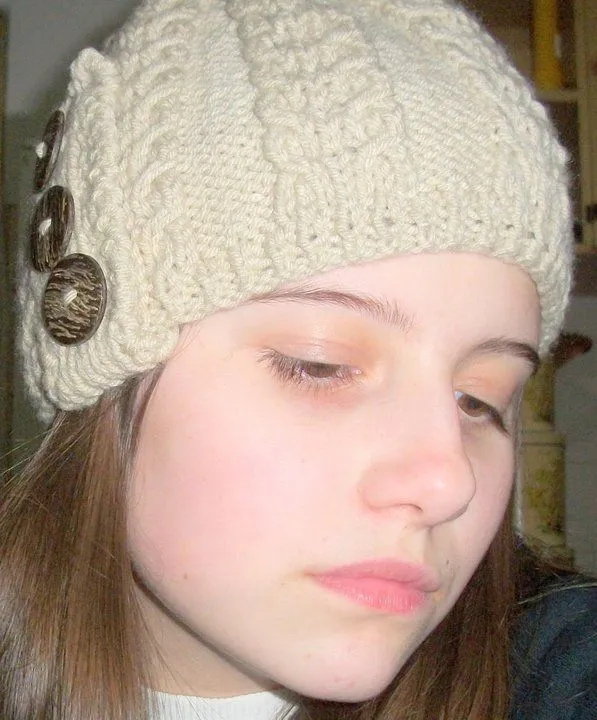 TIALOCA HENDERSONENSE: gorro con trenzas