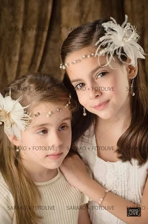 Tiara de perlas con flor de plumas exoticas. | tocados para ... Tiara de perlas con flor de plumas exoticas. | tocados para ...
