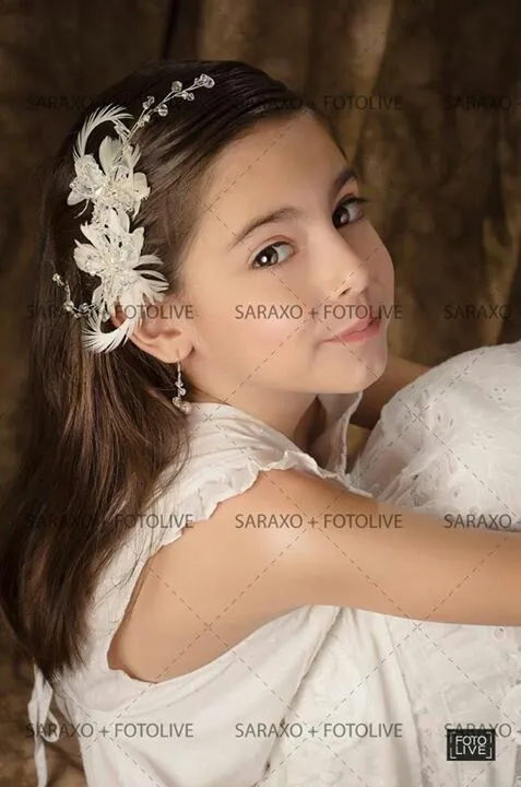 Tiara de perlas con flor de plumas exoticas. | tocados para ...