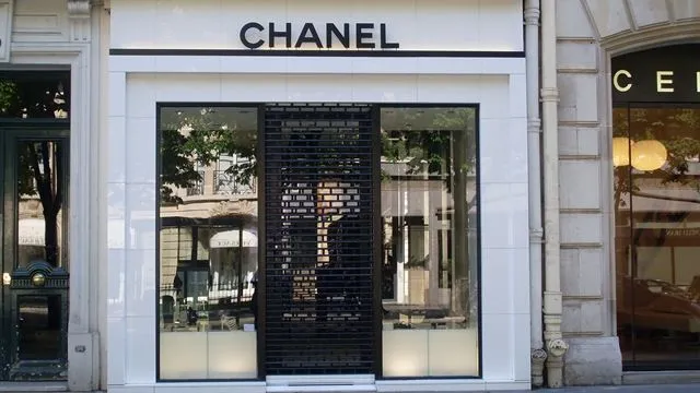 de tiendas por París (8): CHANEL Av Montaigne | La delgada línea rosa