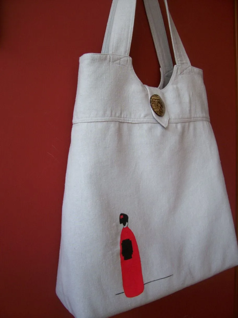 Tijereteando: 54. Diseño de bolsos de tela. Bolso pintado, gris y rojo Tijereteando: 54. Diseño de bolsos de tela. Bolso pintado, gris y rojo