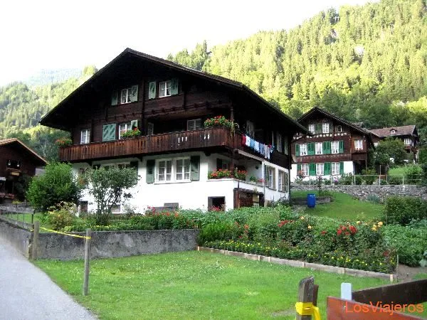 Tipica casa - Suiza. Tipical house - Switzerland - LosViajeros. Tipica casa - Suiza. Tipical house - Switzerland - LosViajeros.