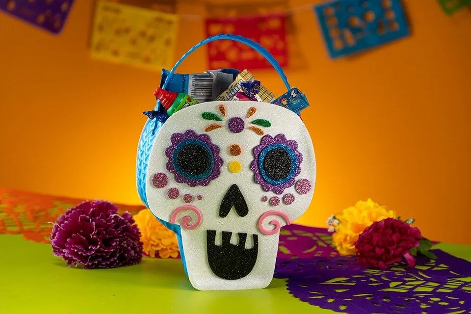 Tips de Día de Muertos: calaverita de foami para guardar dulces