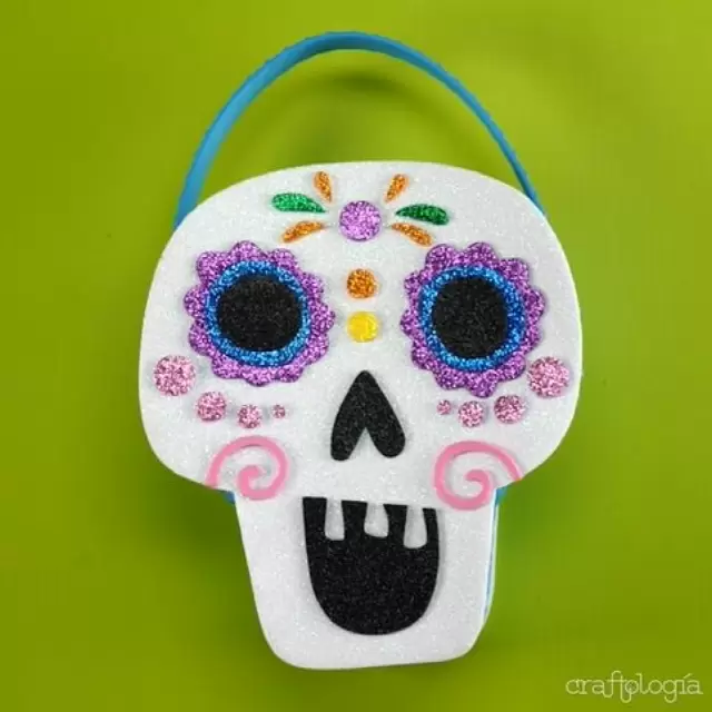 Tips de Día de Muertos: calaverita de foami para guardar dulces