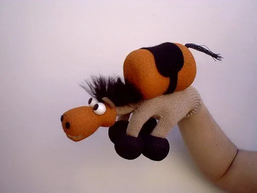 Como hacer un titere de un caballo con un calcetin - Imagui