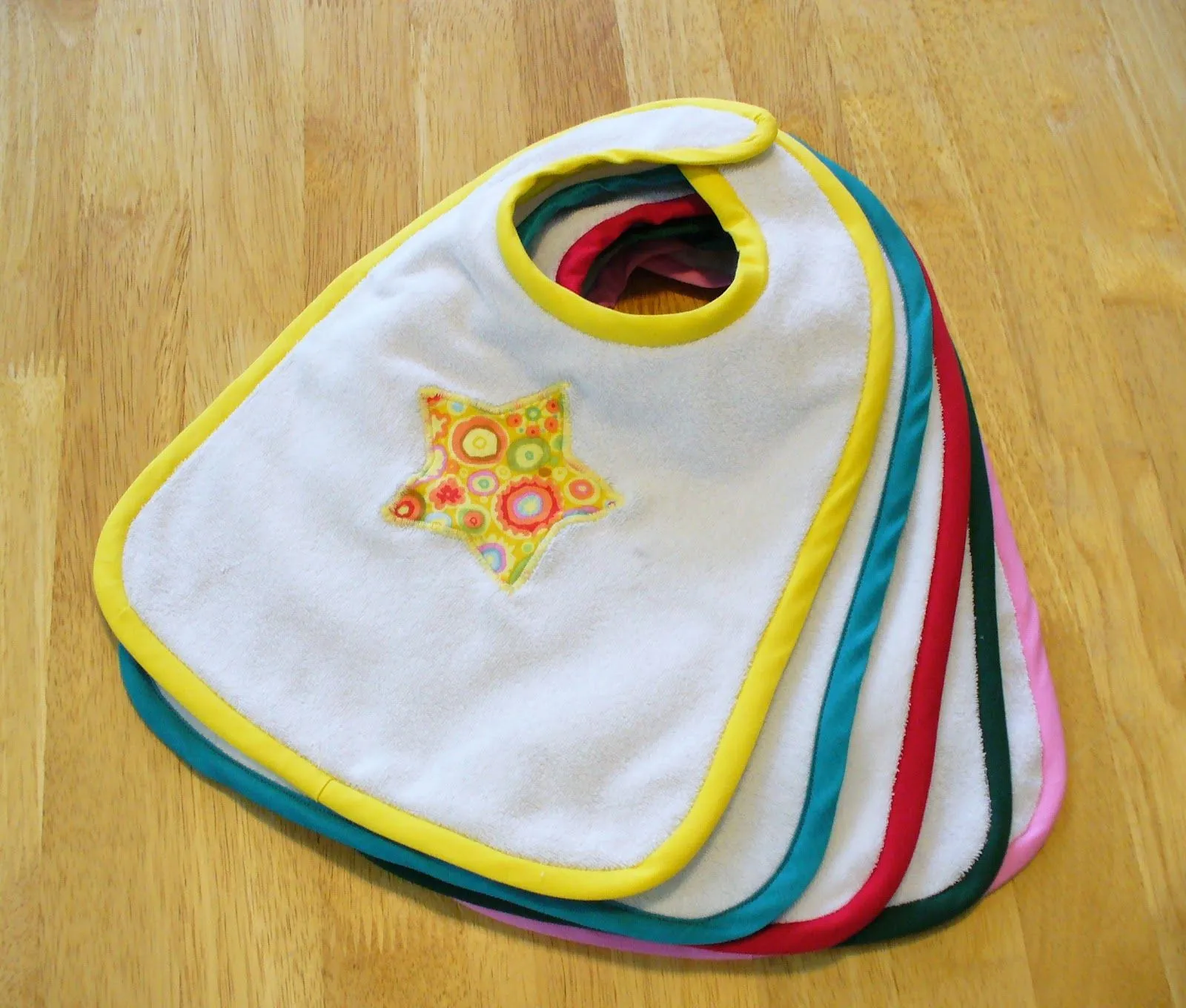 to carry in the hand: Free Pattern: Chunky Monkey Baby Bib to carry in the hand: Free Pattern: Chunky Monkey Baby Bib