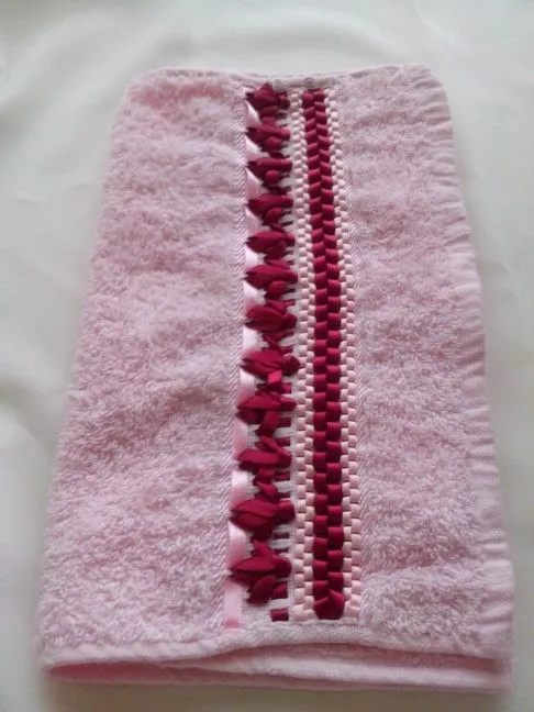 Toalla bordada en cinta | Bordados, deshilados, y bordado listón ...