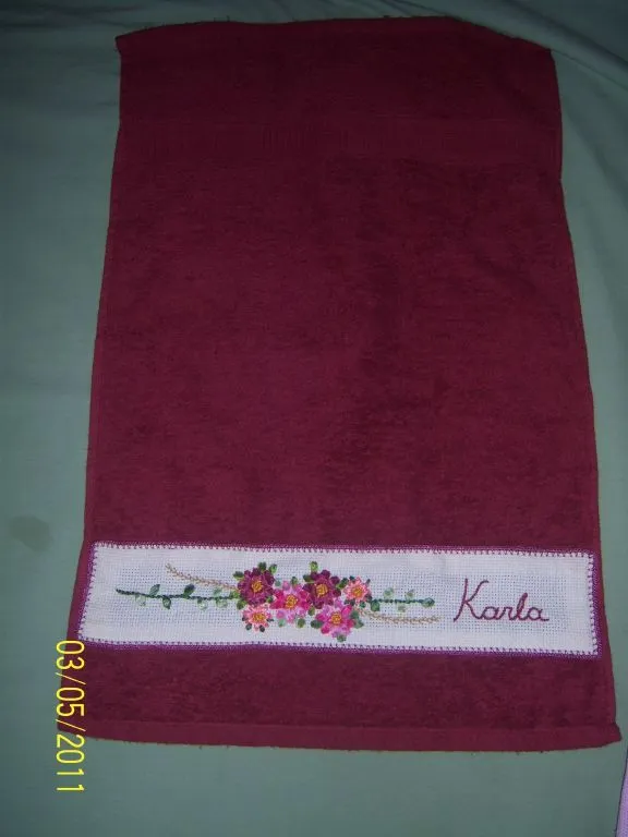 Toallas bordadas en cinta Ysabel Ocmín Rodríguez - Artelista.com