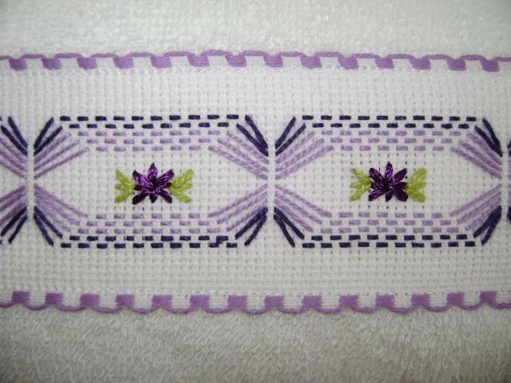 Esta es la primera toallita facial del juego tono morado-lila ... Esta es la primera toallita facial del juego tono morado-lila ...