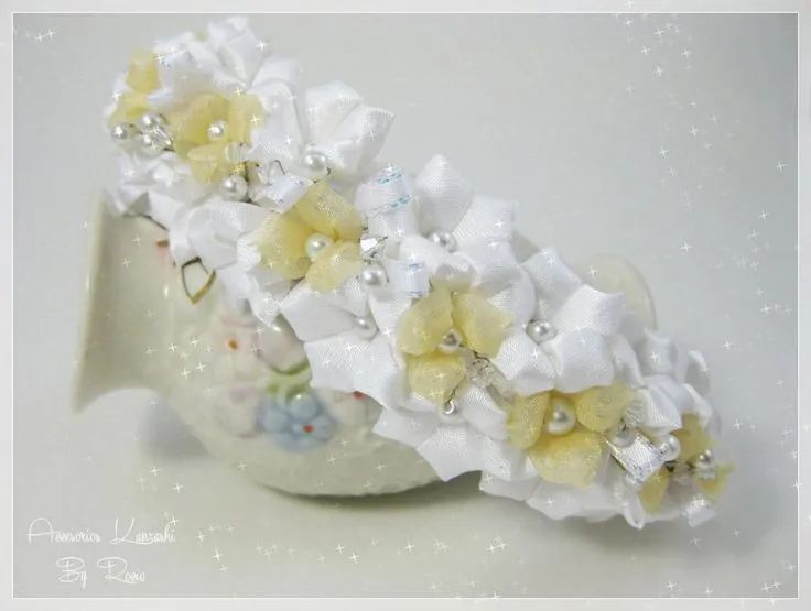 Tocado de novia con flores kanzashi. | Weddings | Pinterest Tocado de novia con flores kanzashi. | Weddings | Pinterest