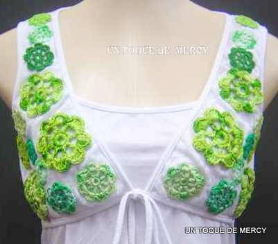 UN TOQUE DE MERCY: BLUSAS DECORADAS CON FLORES DE CROCHET...... UN TOQUE DE MERCY: BLUSAS DECORADAS CON FLORES DE CROCHET......
