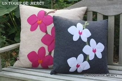 UN TOQUE DE MERCY: FIELTRO/ALMOHADAS Y COJINES
