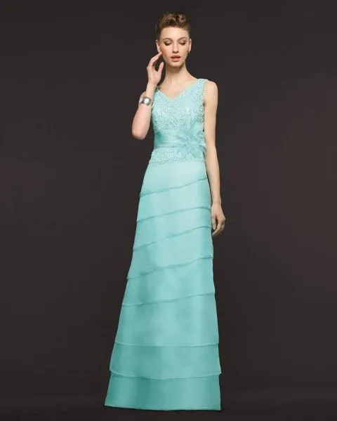 Un toque plata para lucir muy elegante. Vestidos para ir a una ... Un toque plata para lucir muy elegante. Vestidos para ir a una ...
