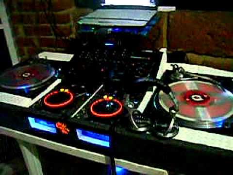 mi cabina pioneer cdj 400 y tornamesas 0_o dj syd o_0 - YouTube