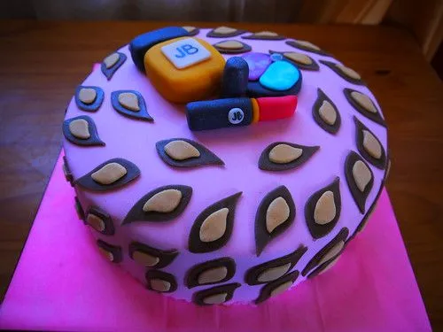 Torta Animal Print + Maquillajes | Flickr - Photo Sharing!