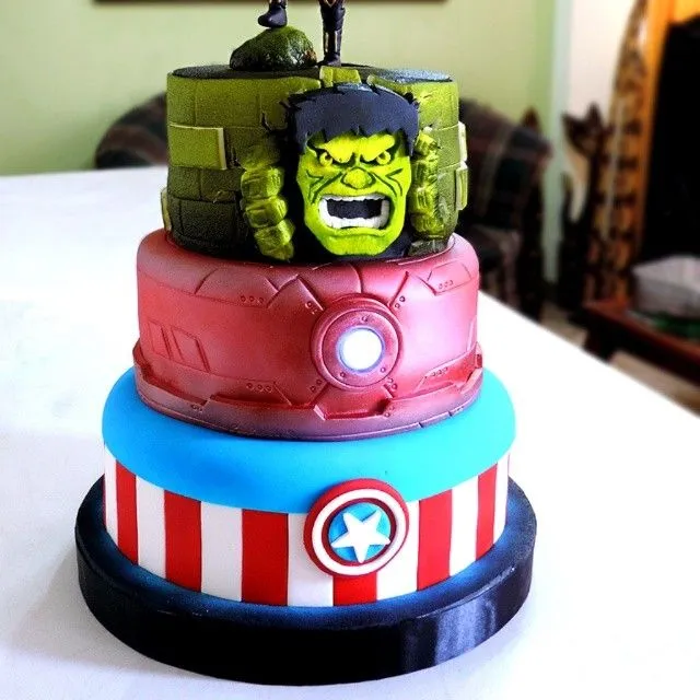 Torta Artística THE AVENGERS "Los Vengadores", Modelado de THOR y ... Torta Artística THE AVENGERS "Los Vengadores", Modelado de THOR y ...