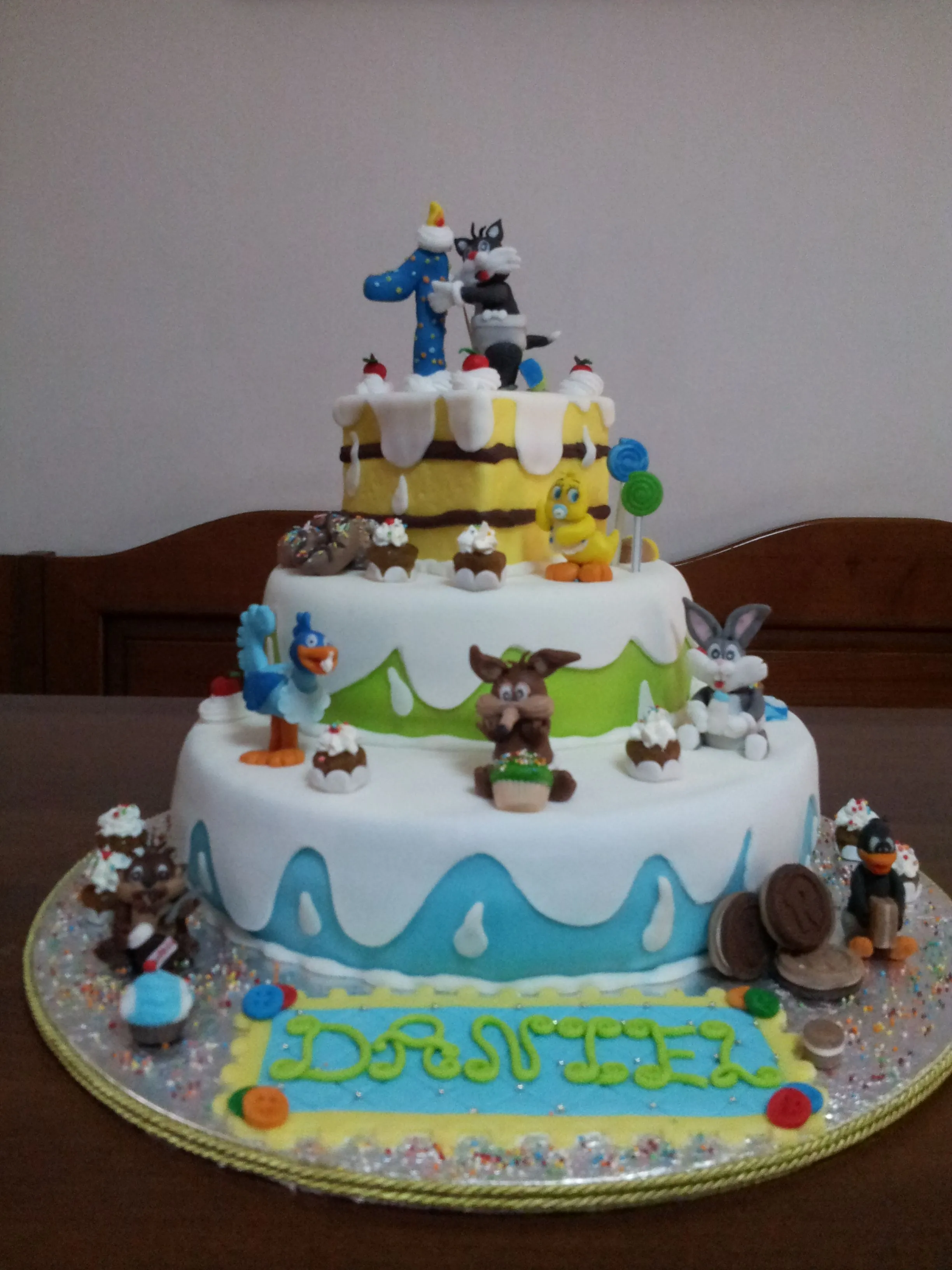 Torta Baby Looney Tunes | IdeAmica Torta Baby Looney Tunes | IdeAmica