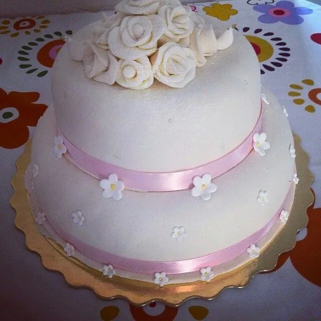 Torta Bautizo Valentina y Emilia Urbana, hecha con detalles de ...