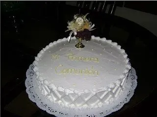 Torta para comunion (Decorada con merengue italiano y adorno alusivo a ... Torta para comunion (Decorada con merengue italiano y adorno alusivo a ...