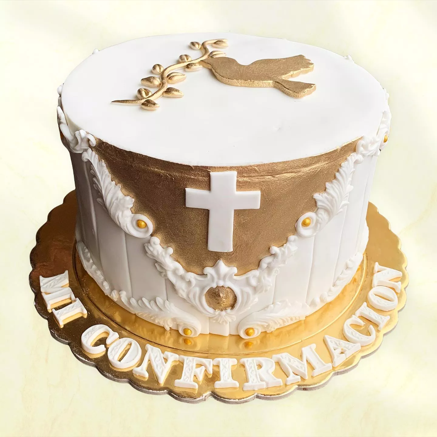 Torta de confirmación - Lindos Pasteles personalizados en Lima Torta de confirmación - Lindos Pasteles personalizados en Lima