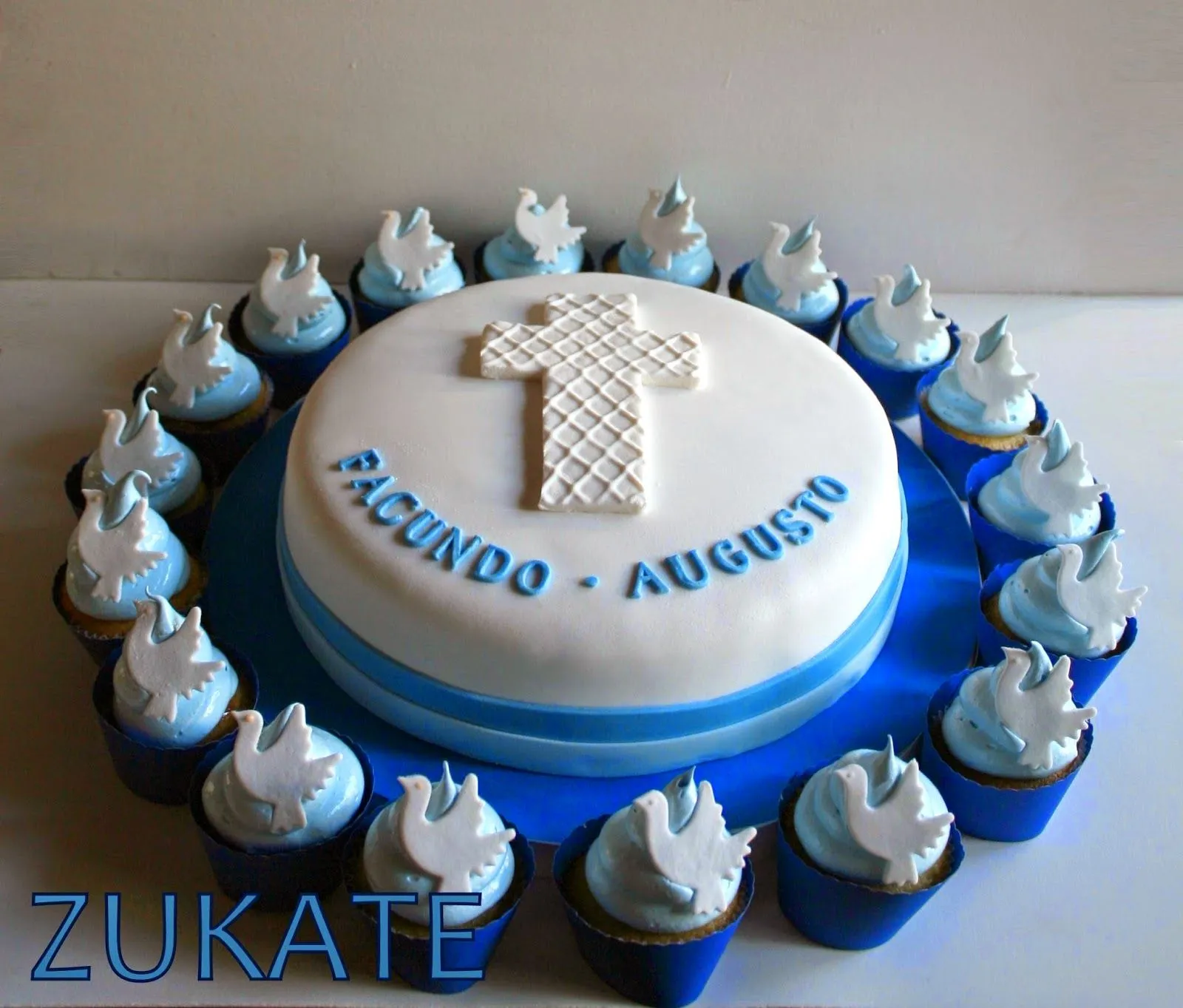 TORTA Y CUPCAKES DE CONFIRMACIÓN PARA FACUNDO Y AUGUSTO | ZUKATE