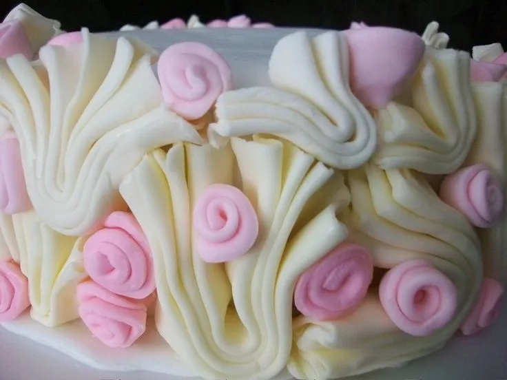 TORTA CON DECORACIÓN DE FLORES Y ARABESCOS EN FONDANT | TORTAS ... TORTA CON DECORACIÓN DE FLORES Y ARABESCOS EN FONDANT | TORTAS ...