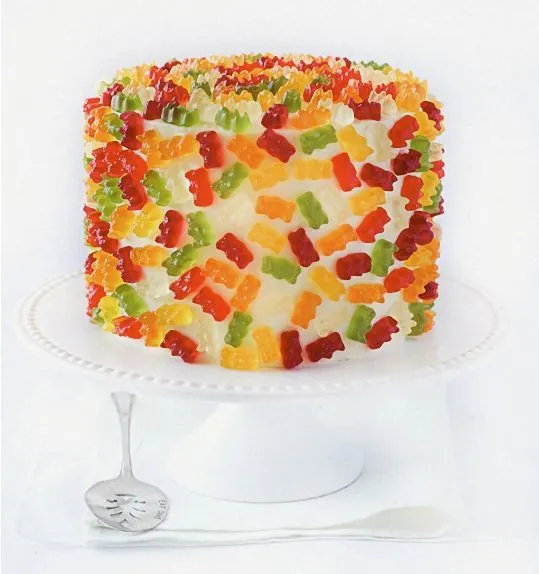 Torta decorada con gomitas masticables | Decoración Tortas | Pinterest