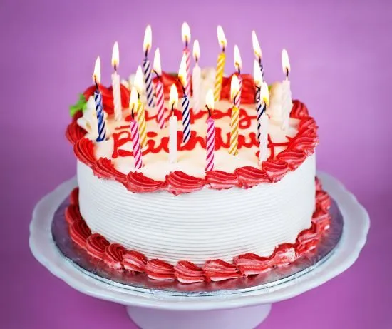Torta di compleanno alla panna fatta in casa | Feste e compleanni Torta di compleanno alla panna fatta in casa | Feste e compleanni