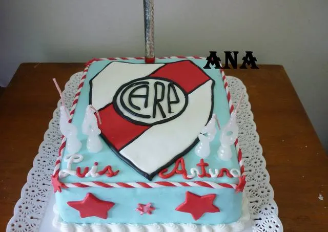 Torta escudo de River cumpleaños Luis y Arturo Receta de GRINGA ... Torta escudo de River cumpleaños Luis y Arturo Receta de GRINGA ...