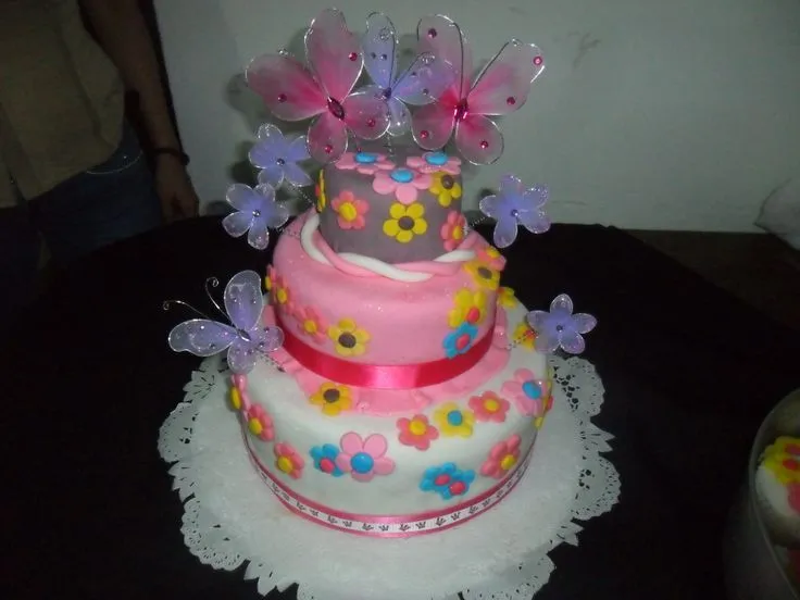 TORTA DE FLORES Y MARIPOSAS | TORTAS,GELATINAS Y ALGO MAS | Pinterest