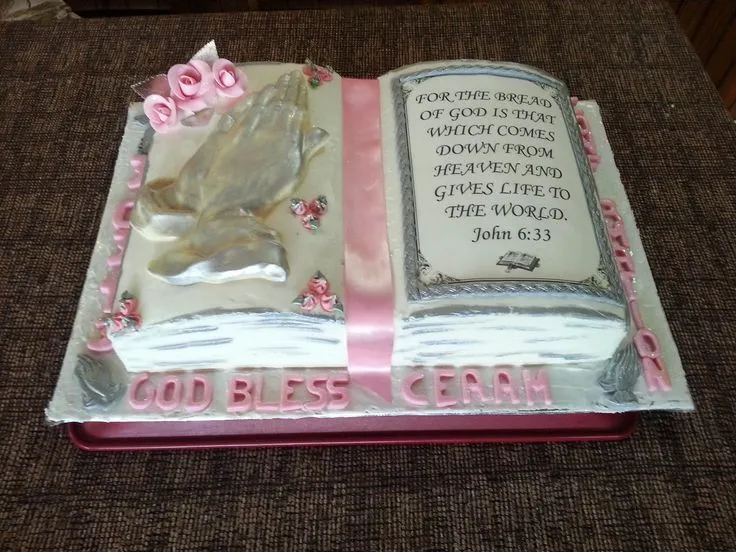 Torta en forma de biblia con detalles en pastillaje y buttercream ... Torta en forma de biblia con detalles en pastillaje y buttercream ...