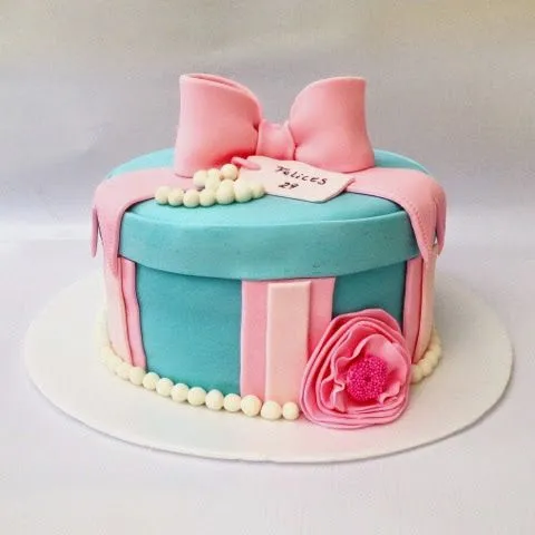 Torta en forma de regalo - Imagui