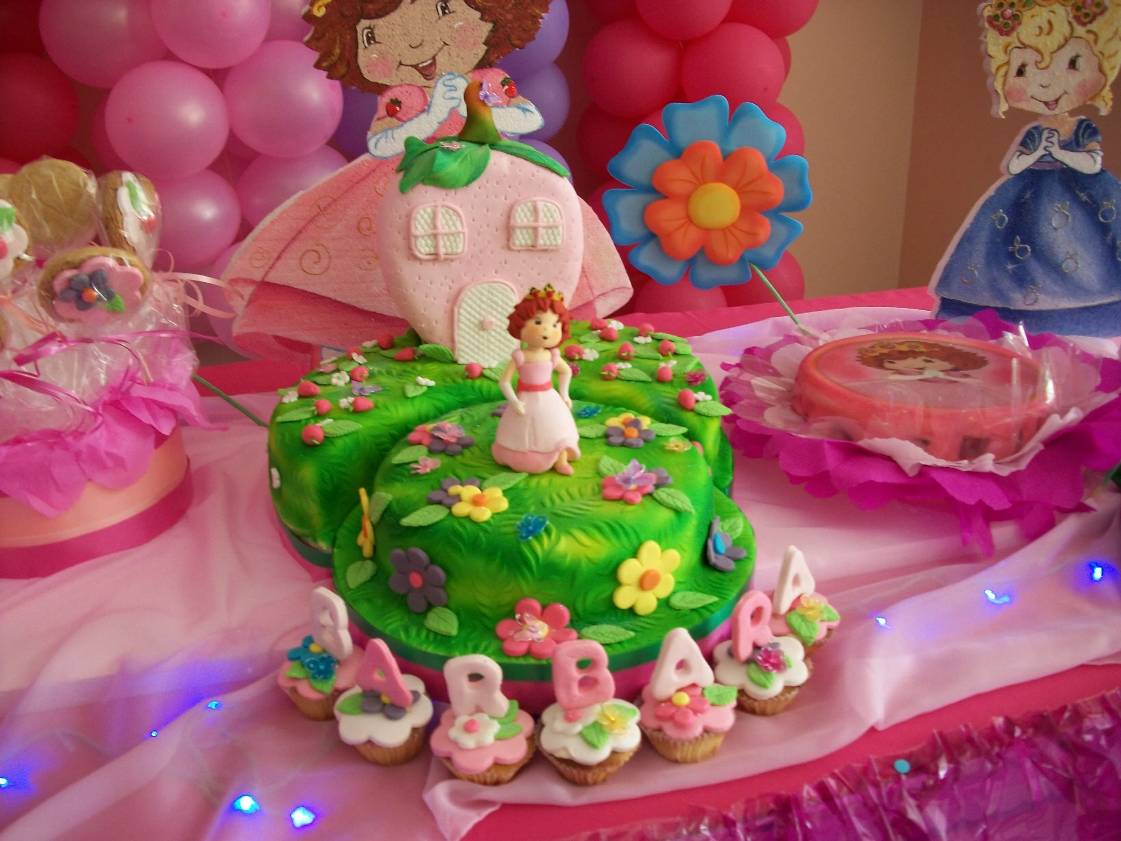 Torta de Fresita Princesa | Cesar's Cakes &amp; Design