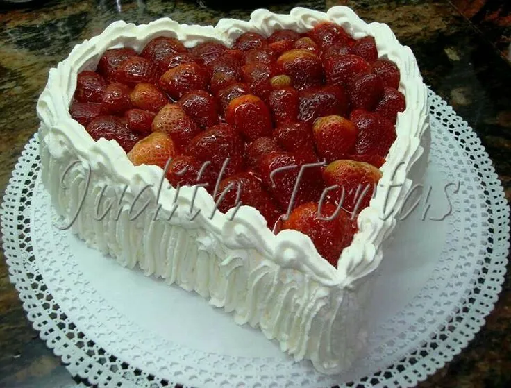 Torta fria de fresas, crema pastelera y crema chantilly. | Bolos ...