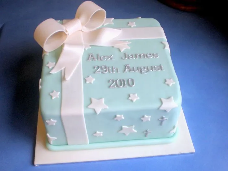 Torta de 1 Libra cuadrada,decorada en pastillaje con figuras y ... Torta de 1 Libra cuadrada,decorada en pastillaje con figuras y ...