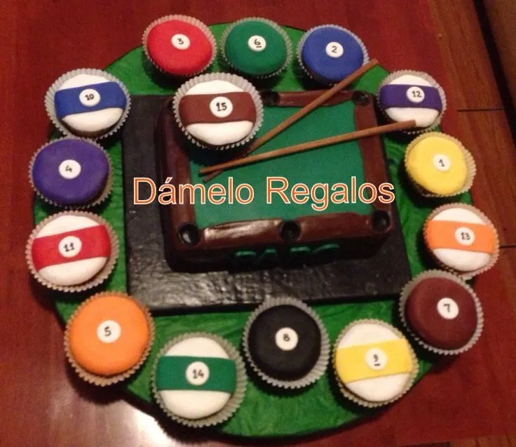Torta de mesa de billar y cupcakes como bolas de billar. | Cakes ...