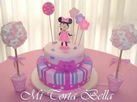 Torta de Minnie coqueta y arbolitos de marhmellows | Tortas ...