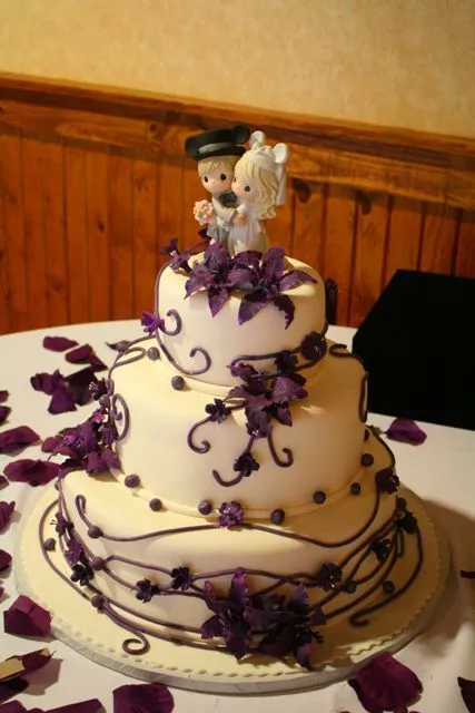 TORTA NOVIOS "PRECIOUS MOMENTS" Y FLORES | Flickr - Photo Sharing!