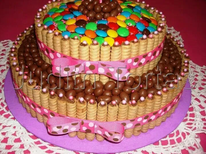 Torta con pirulines, dandys y ping pong | Tortas de cumpleaños ...
