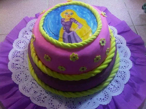 Foto torta de rapunzel - Imagui