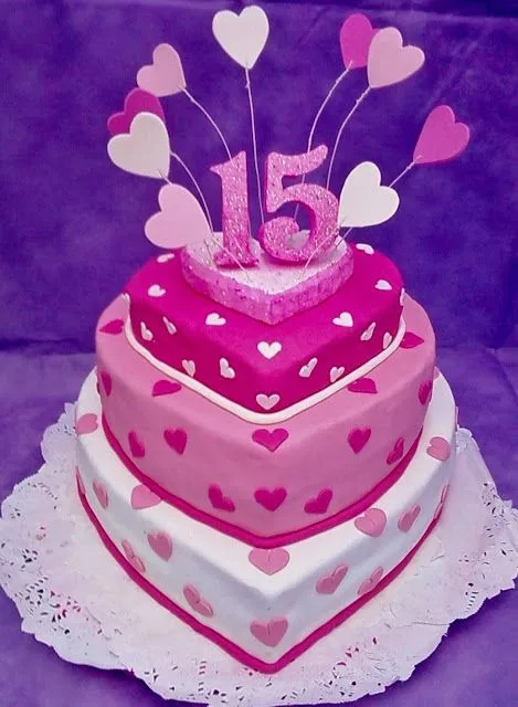 Tortas de 15 años de corazones - Imagui