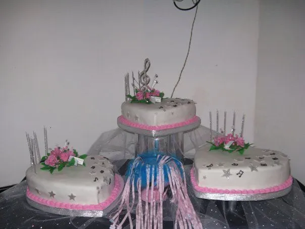 Tortas para 15 años con corazones - Imagui