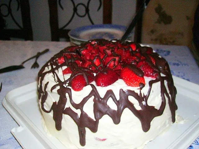 Comidas Caseras y Delicias Dulces: Tortas con crema y frutas. Comidas Caseras y Delicias Dulces: Tortas con crema y frutas.