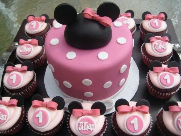 TORTAS CON CUPCAKES : DECORACION EN FIESTAS INFANTILES