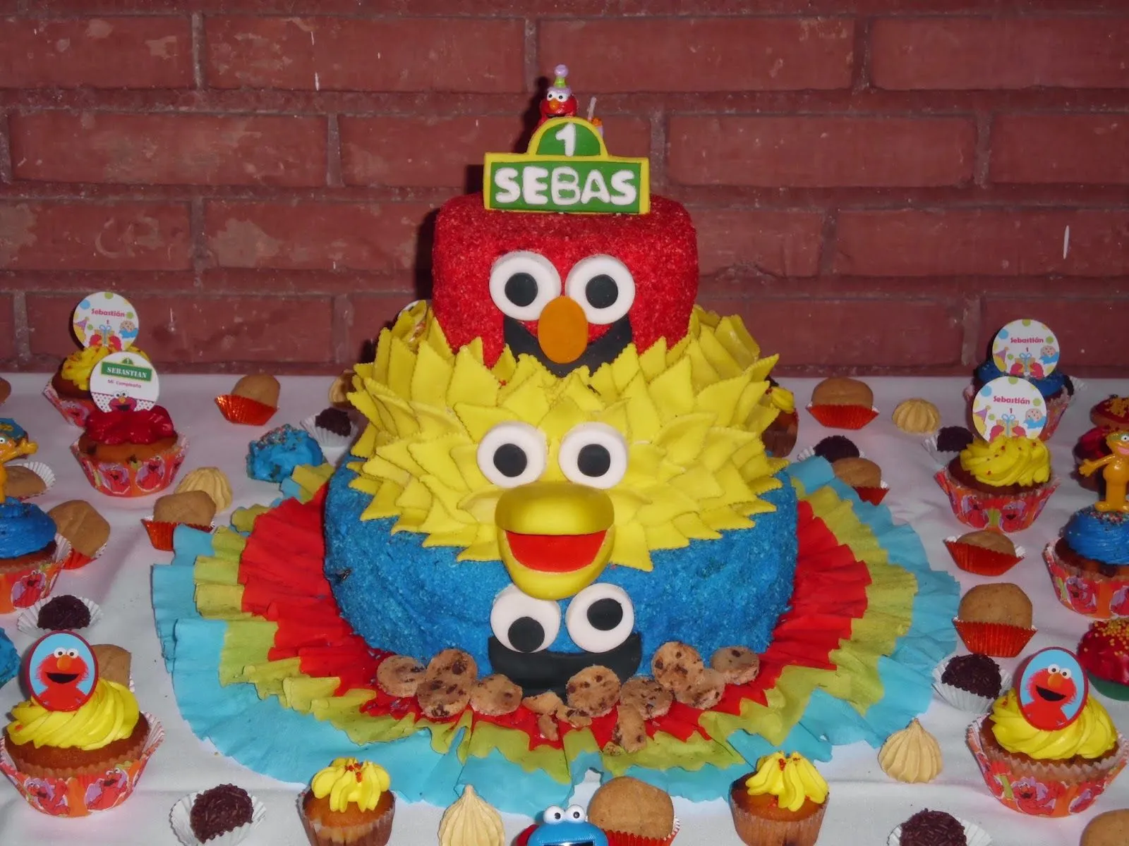 Tortas y Decoraciones: Cumple Plaza Sesamo Sebas